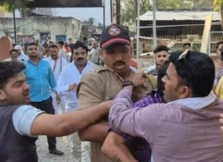 दोन गटात वाद; माजी नगरसेवक सोनवणे यांना शनीपेठ पोलीस ठाण्यात मारहाण…