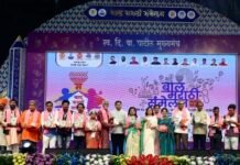 जळगावच्या श्रेयस प्रकाशनातर्फे बाल मराठी संमेलनात बालनाट्य पुस्तकांचे प्रकाशन