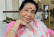 प्रसिद्ध गायिका आशा भोसले यांना हृदयविकाराचा झटका; रुग्णालयात दाखल…