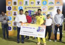 सलग दुसऱ्या विजयासह जळगाव कोगटा किंग अव्वल स्थानी, ओमचे दमदार शतक