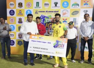 सलग दुसऱ्या विजयासह जळगाव कोगटा किंग अव्वल स्थानी, ओमचे दमदार शतक