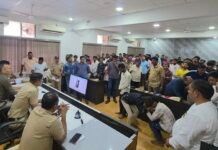 सोशल मीडियावरील भाईगिरी करणाऱ्यांना जळगाव पोलिसांचा दणका; १२५ जणांची थेट मुख्यालयात घेतली शाळा…
