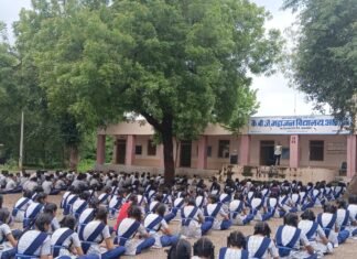 बी. जे. महाजन विद्यालयात सायबर सुरक्षिततेबाबत जनजागृती; विद्यार्थ्यांना ऑनलाइन फसवणूक टाळण्याचे मार्गदर्शन
