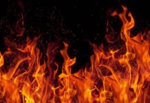 एमआयडीसीतील बाबा नमकीन कंपनीला भीषण आग; लाखोंचे नुकसान