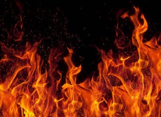 एमआयडीसीतील बाबा नमकीन कंपनीला भीषण आग; लाखोंचे नुकसान