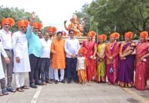 मनपाच्या मानाच्या गणपतीची शिवतीर्थावरून भव्य मिरवणूक; महापौरांच्या हस्ते विधिवत पूजा करून श्री गणेशाची प्रतिष्ठापना