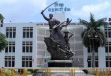जिल्हा बँकेत संचालकांचा कार्यकाळ संपण्याआधी घाईत अजितदादांच्या पुतळ्याचे अनावरण; मात्र निवडणुकीच्या आचारसंहितमुळे नोकरभरतीचा मुद्दा दुर्लक्षित ? इच्छुकांची घालमेल वाढली